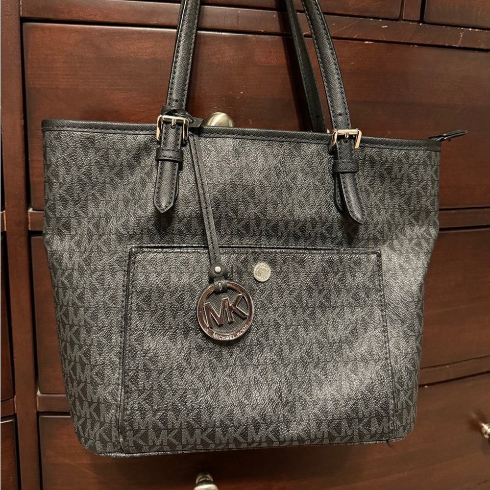Michael Kors Signature logo pattern and logo charm purse - Picture 2 of 12